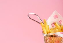 Emporio La Rosa lanza nuevos completos y reinterpreta un clásico de la comida chilena